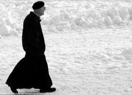 prete nella neve